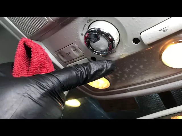 汽车内饰清洗也要精益求精,强迫症车主福音,老车秒变新车